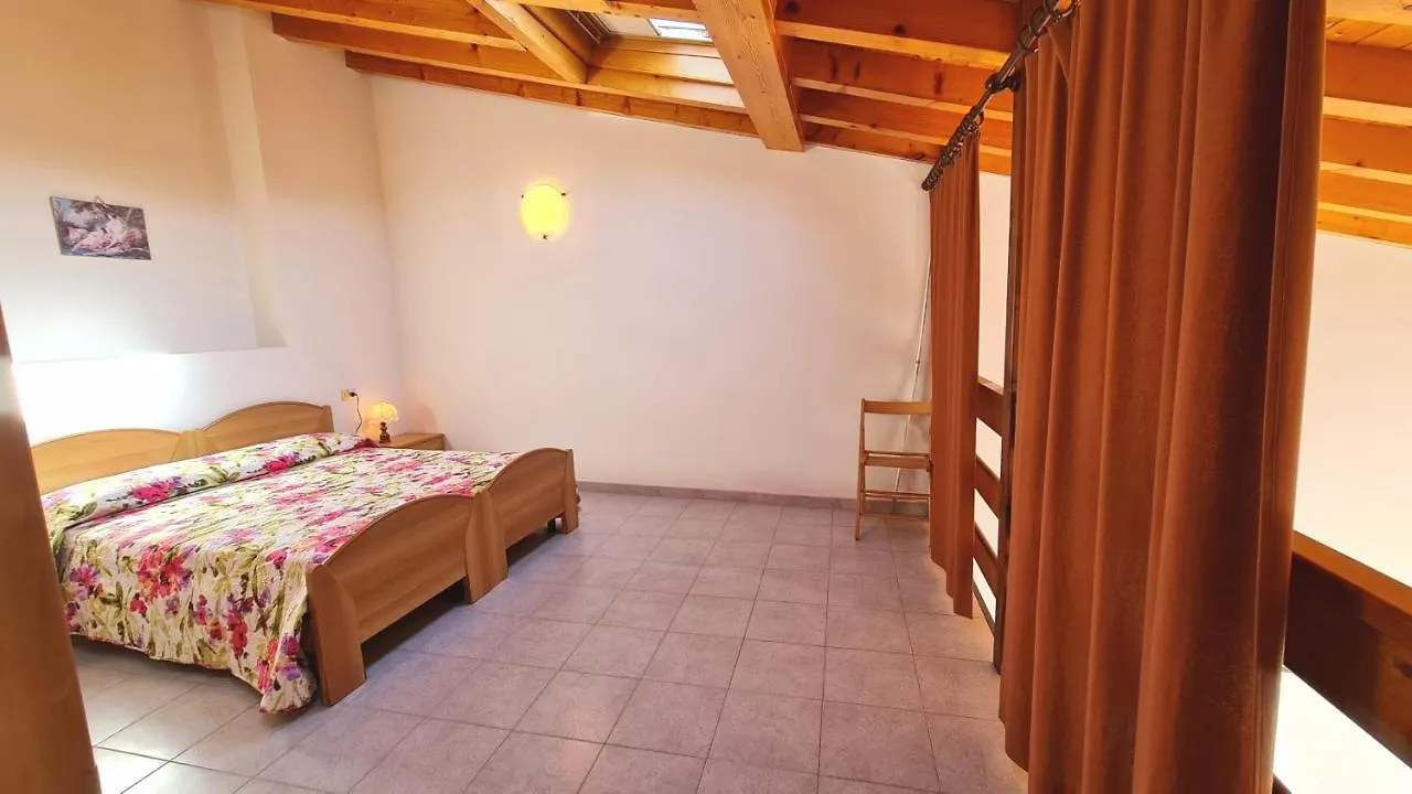 Apartment Bonaventura Appartamenti 12345 Agriturismo Gardola Centro Storico Tignale Italien