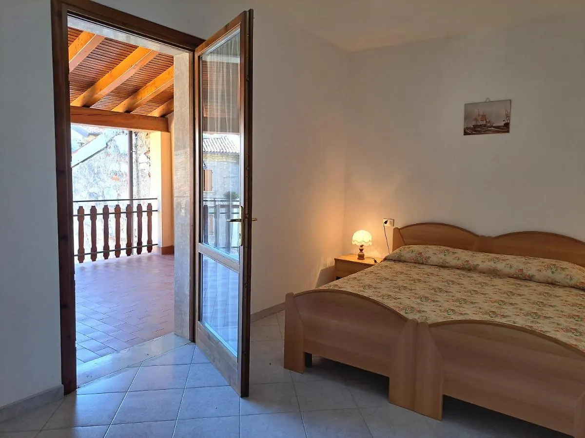Apartment Bonaventura Appartamenti 12345 Agriturismo Gardola Centro Storico Tignale Italien